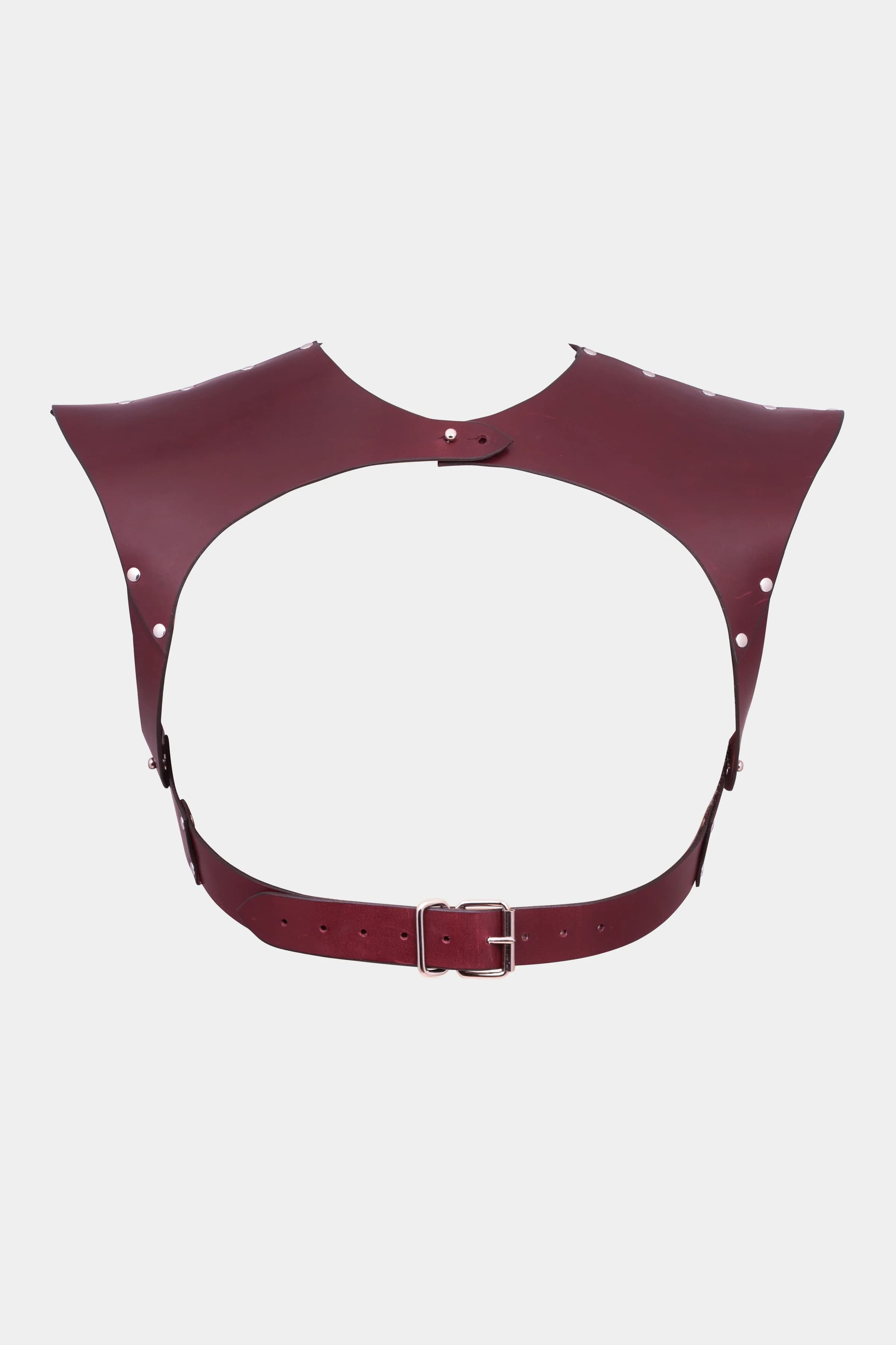 Épaulettes en cuir prune.